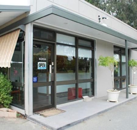 Red Cedars Motel Canberra Kültér fotó