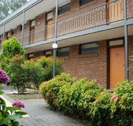 Red Cedars Motel Canberra Kültér fotó