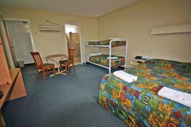 Red Cedars Motel Canberra Szoba fotó