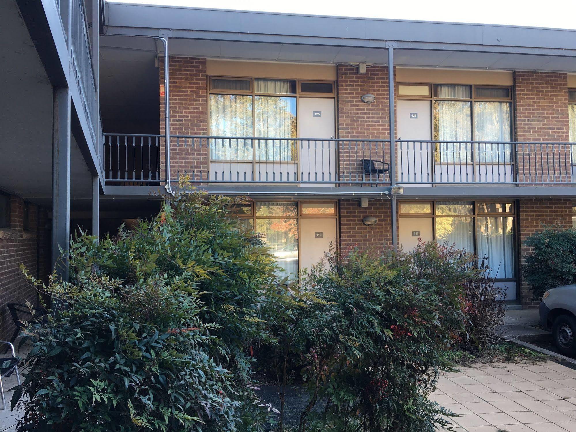 Red Cedars Motel Canberra Kültér fotó