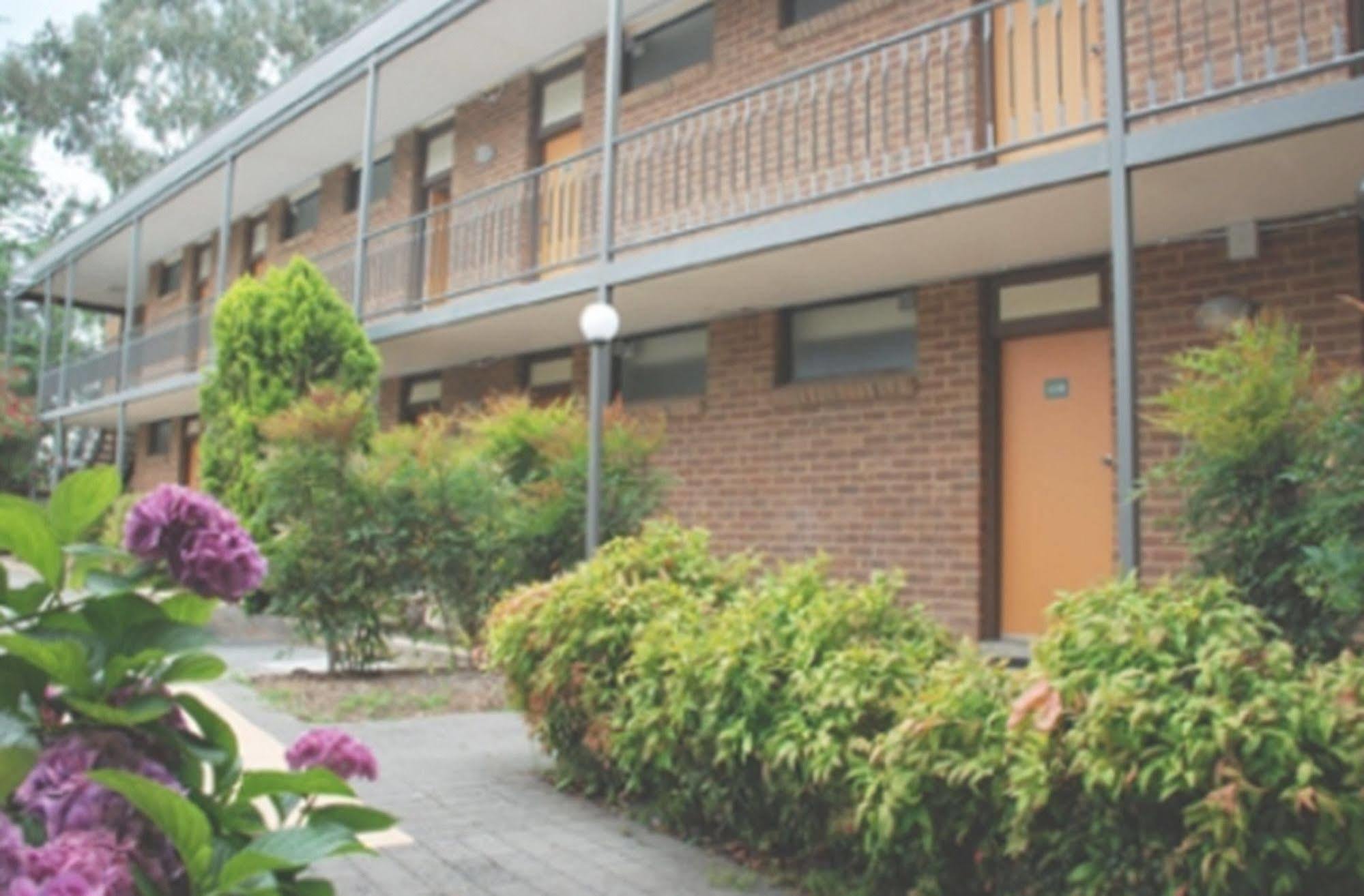 Red Cedars Motel Canberra Kültér fotó