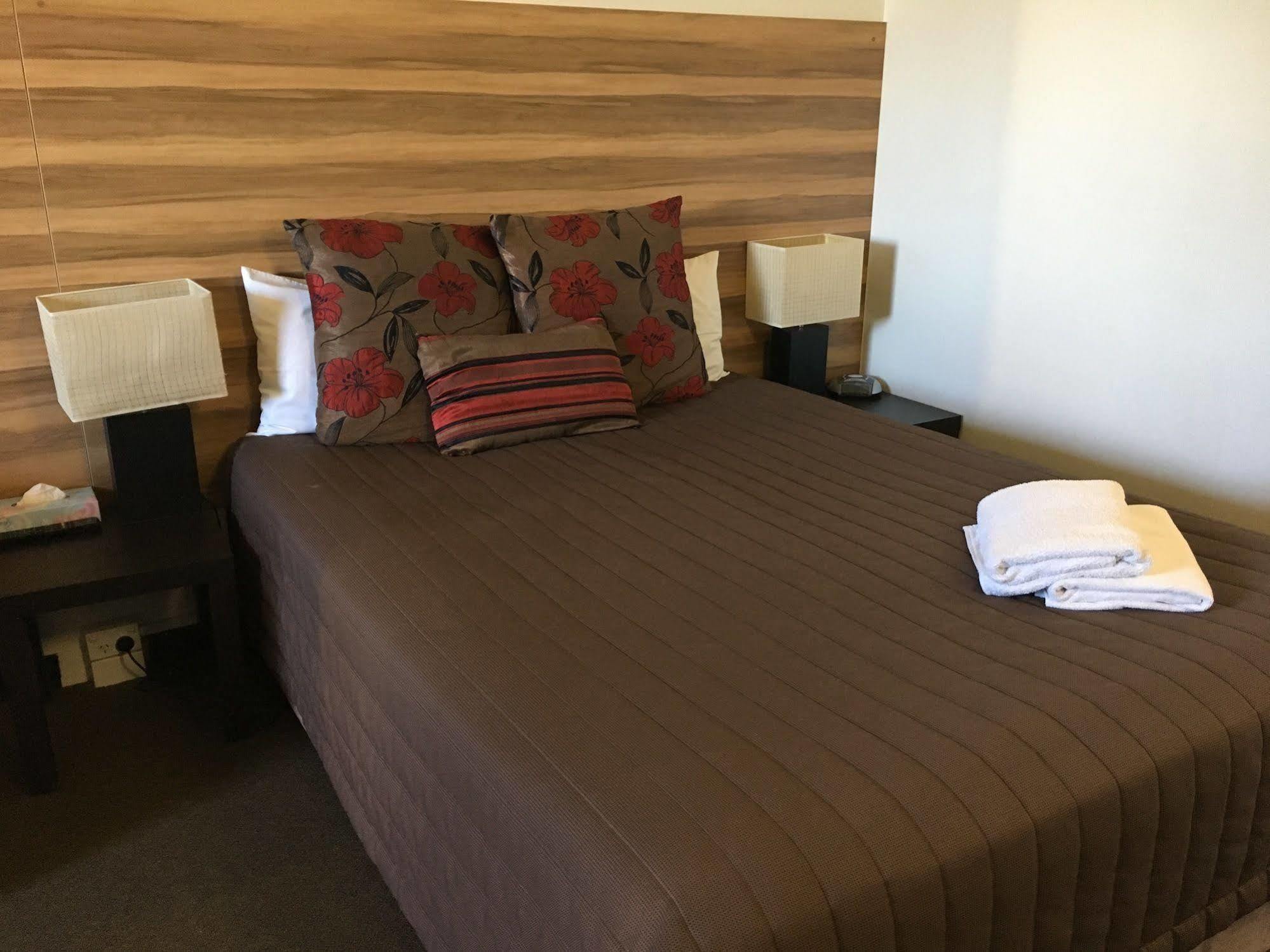 Red Cedars Motel Canberra Kültér fotó
